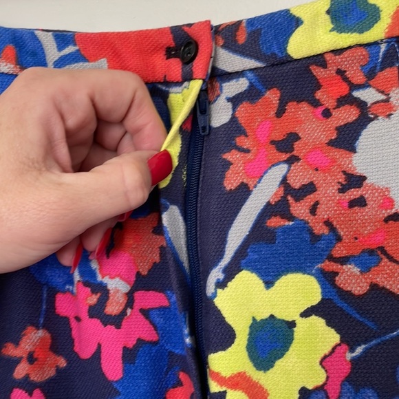 Loft Floral Print Pencil Skirt. Size 10 - Picture 4 of 8